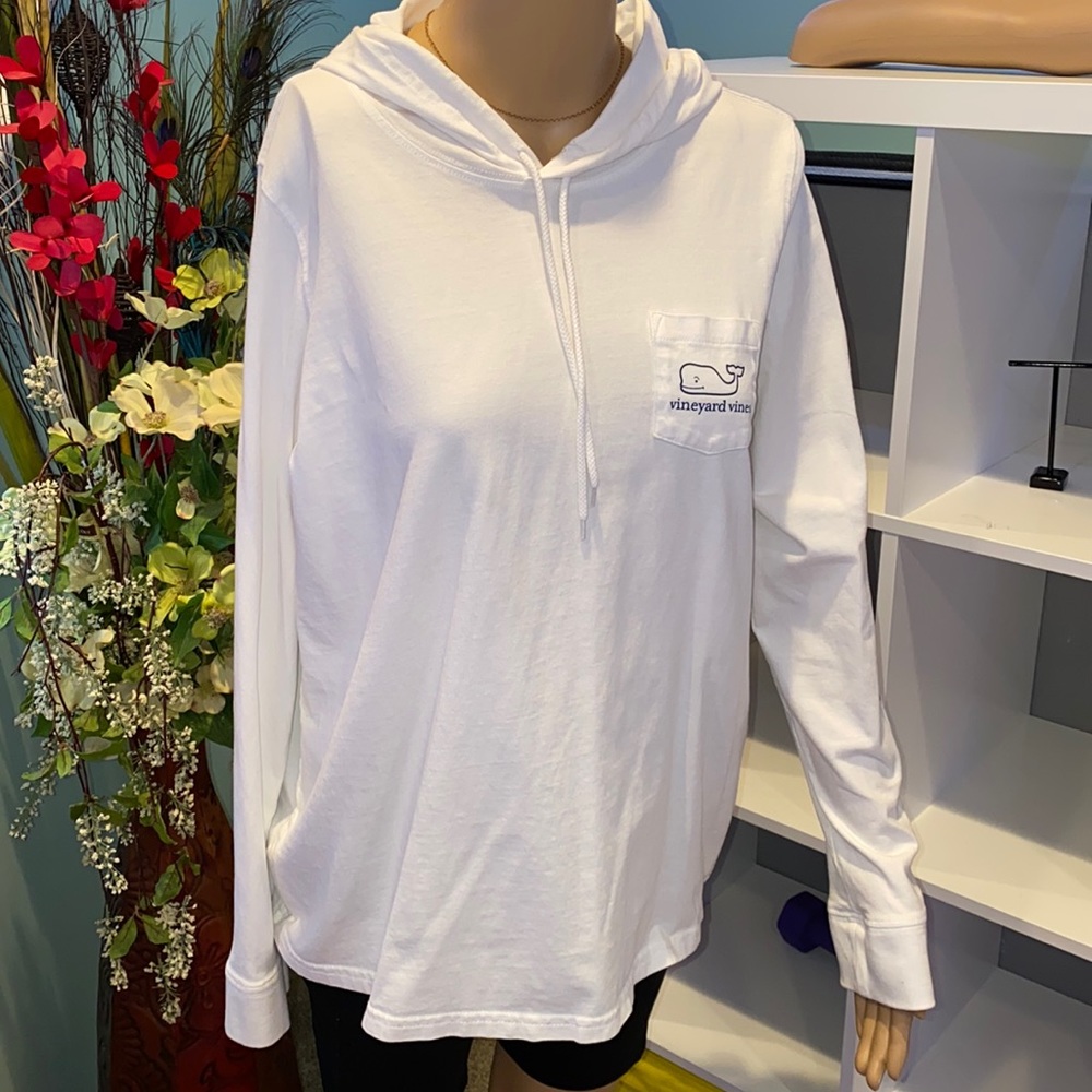 Vineyard Vines hoodie long sleeve with blue whale detailing.